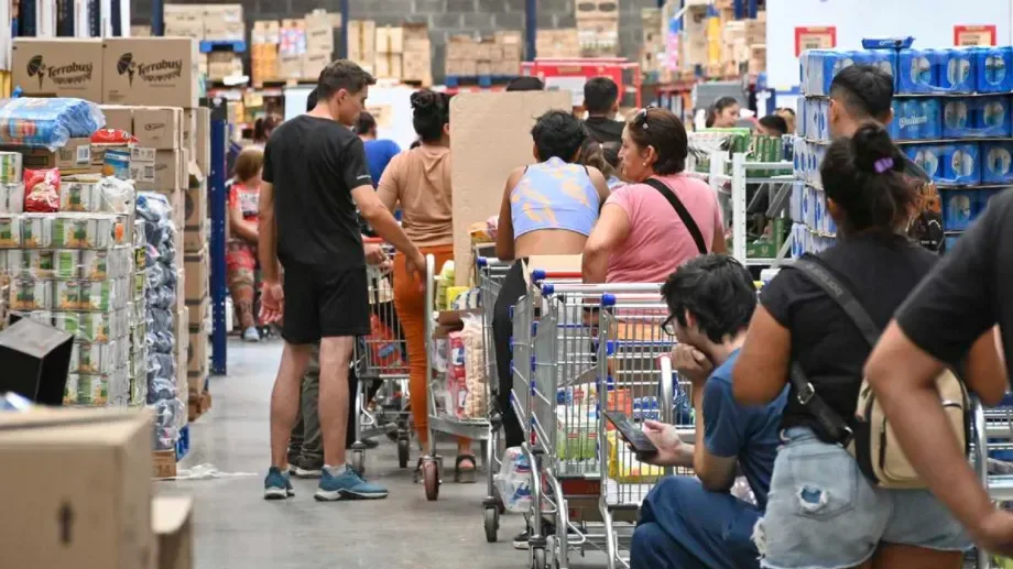 Las ventas en mayoristas en el país retrocedieron 1,8% en junio y en los supermercados mostraron un leve ascenso mensual del 0,2%
