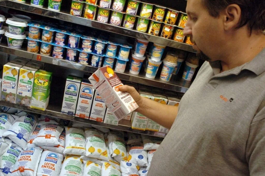 Por la suba del dólar, empresas remarcan precios con subas de entre 3% y 9%