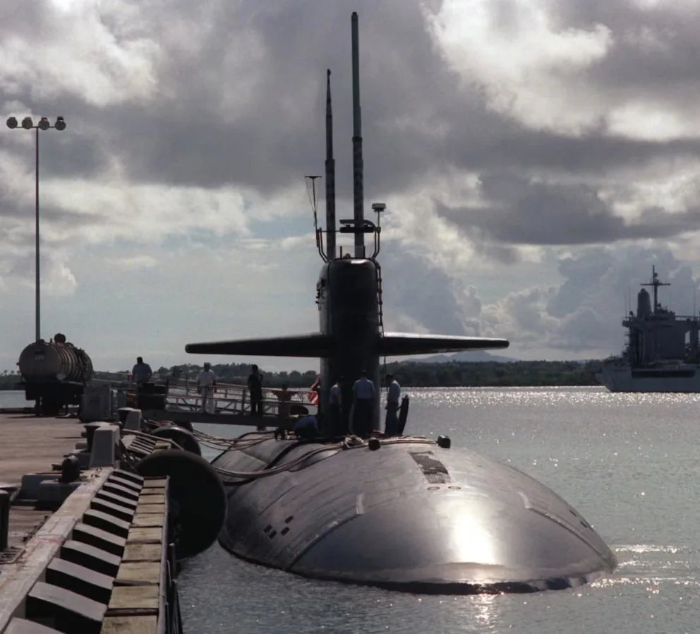 Nicolás Maduro, acorralado: EEUU sumó un submarino nuclear y un crucero lanzamisiles al operativo frente a Venezuela