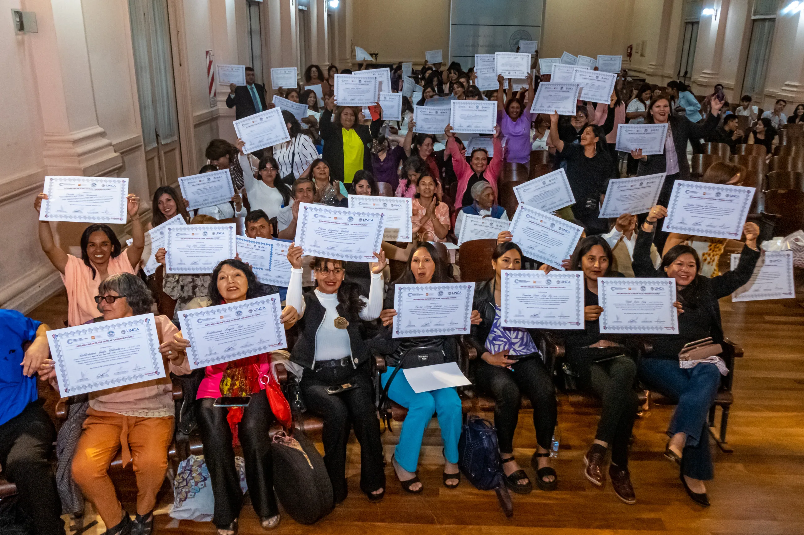 126 artesanos de Catamarca se diplomaron en Tejido en Telar