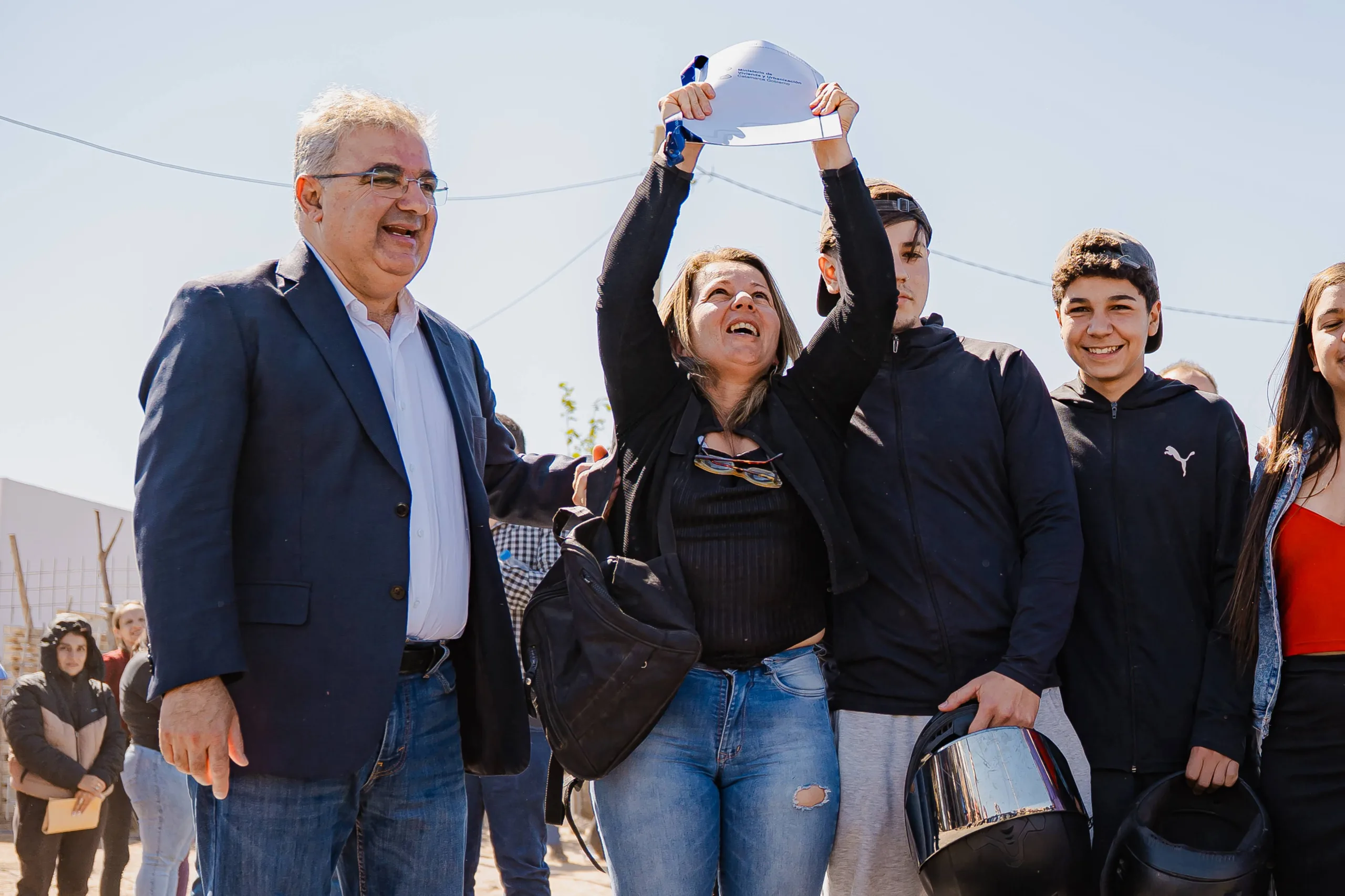 Catamarca: 53 familias de Valle Viejo recibieron sus viviendas pero Susana Zenteno no concurrió al acto luego del papelón en un comercio