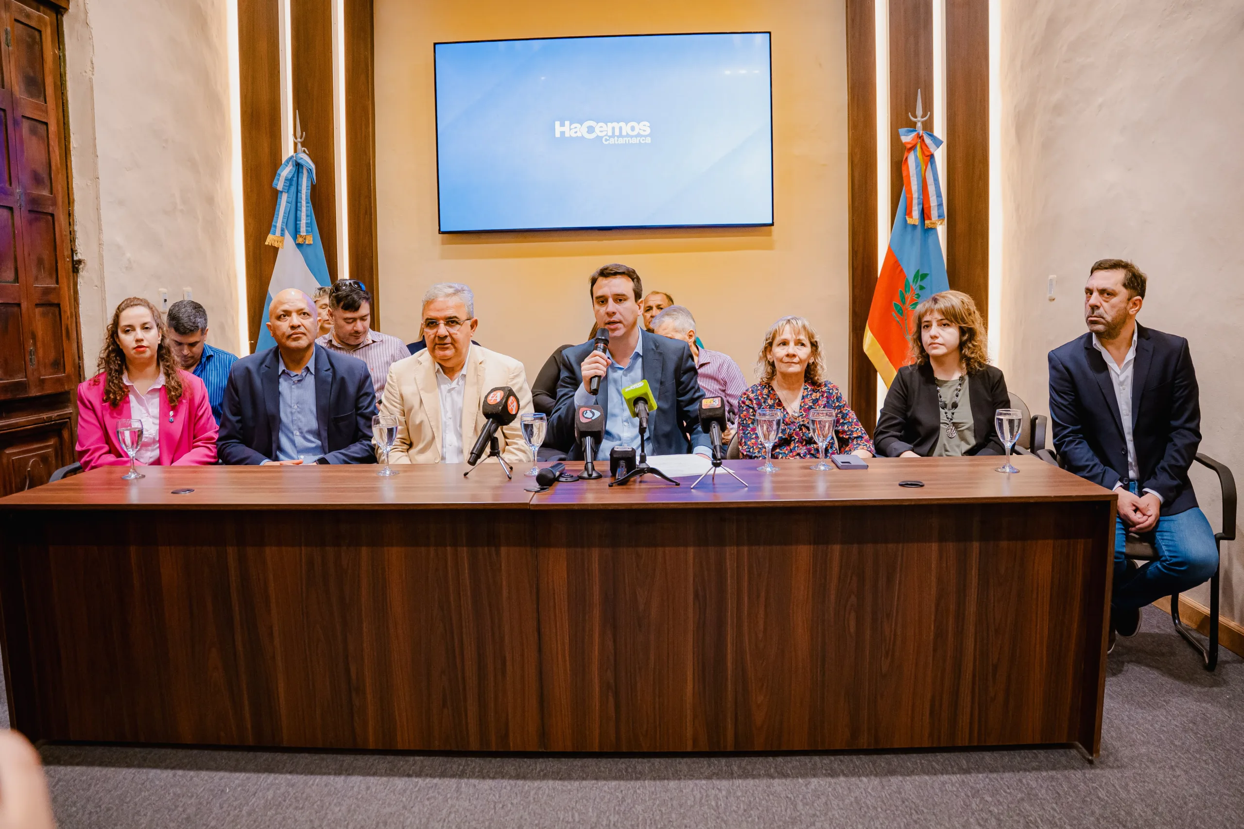 Catamarca: además del bono por 120 mil pesos, los anuncios sobre horas extra, recategorizaciones, concursos y para docentes