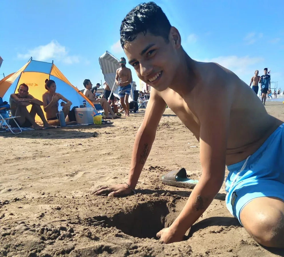 Misteriosa desaparición de un joven que llegó al trabajo, salió a comprar y nunca volvió