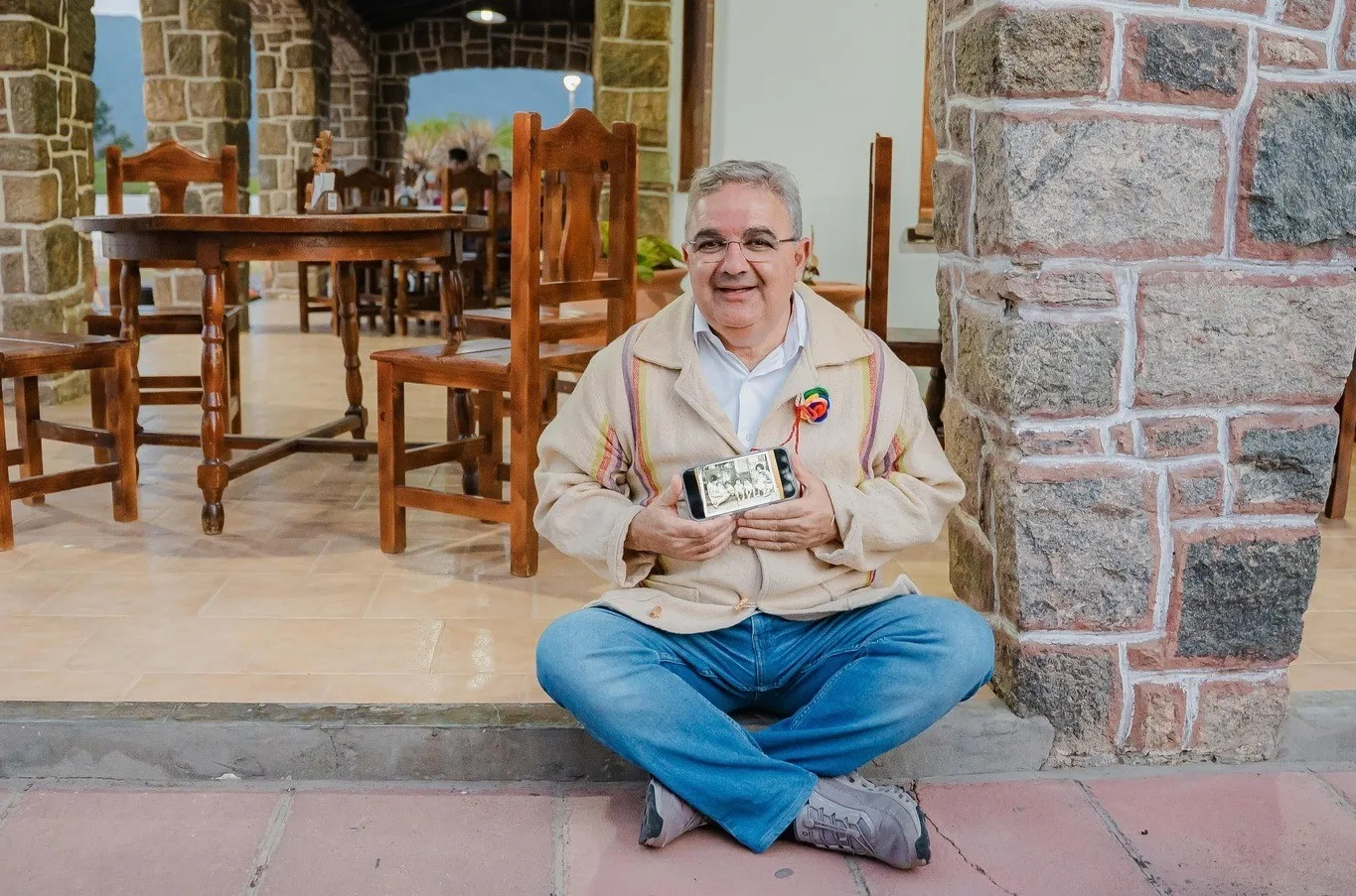 El gobernador Raúl Jalil volvió a su infancia a través de una foto en La Merced, que subió a sus redes