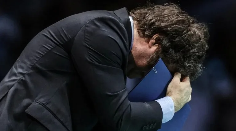 Se desploma la imagen positiva de Milei en una encuesta, y se le acerca Kicillof, quien ya superó a Cristina Kirchner