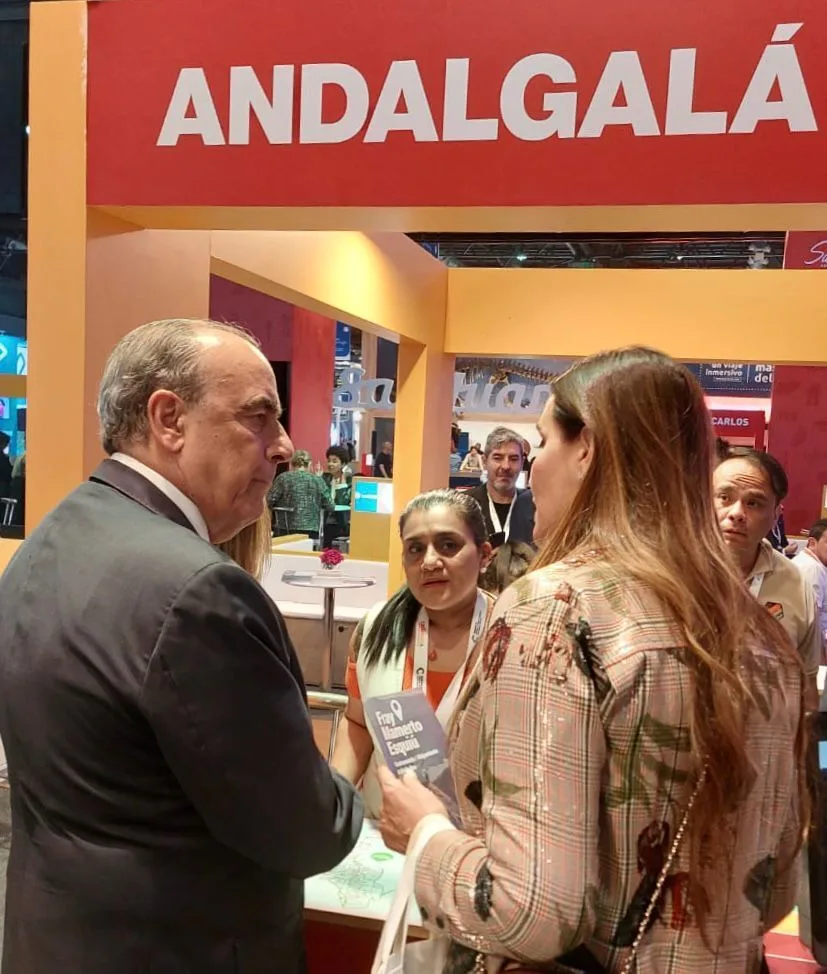 Guillermo Francos pasó por el stand de Andalgalá en la FIT