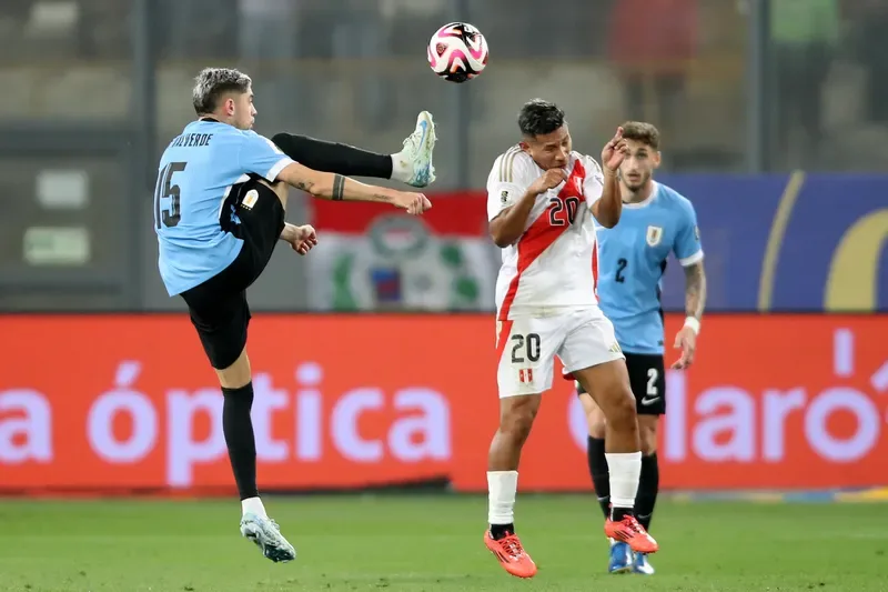 Uruguay recibe a Perú hoy jueves por las Eliminatorias: la Celeste busca sellar la clasificación y la Bicolor sueña con un milagro