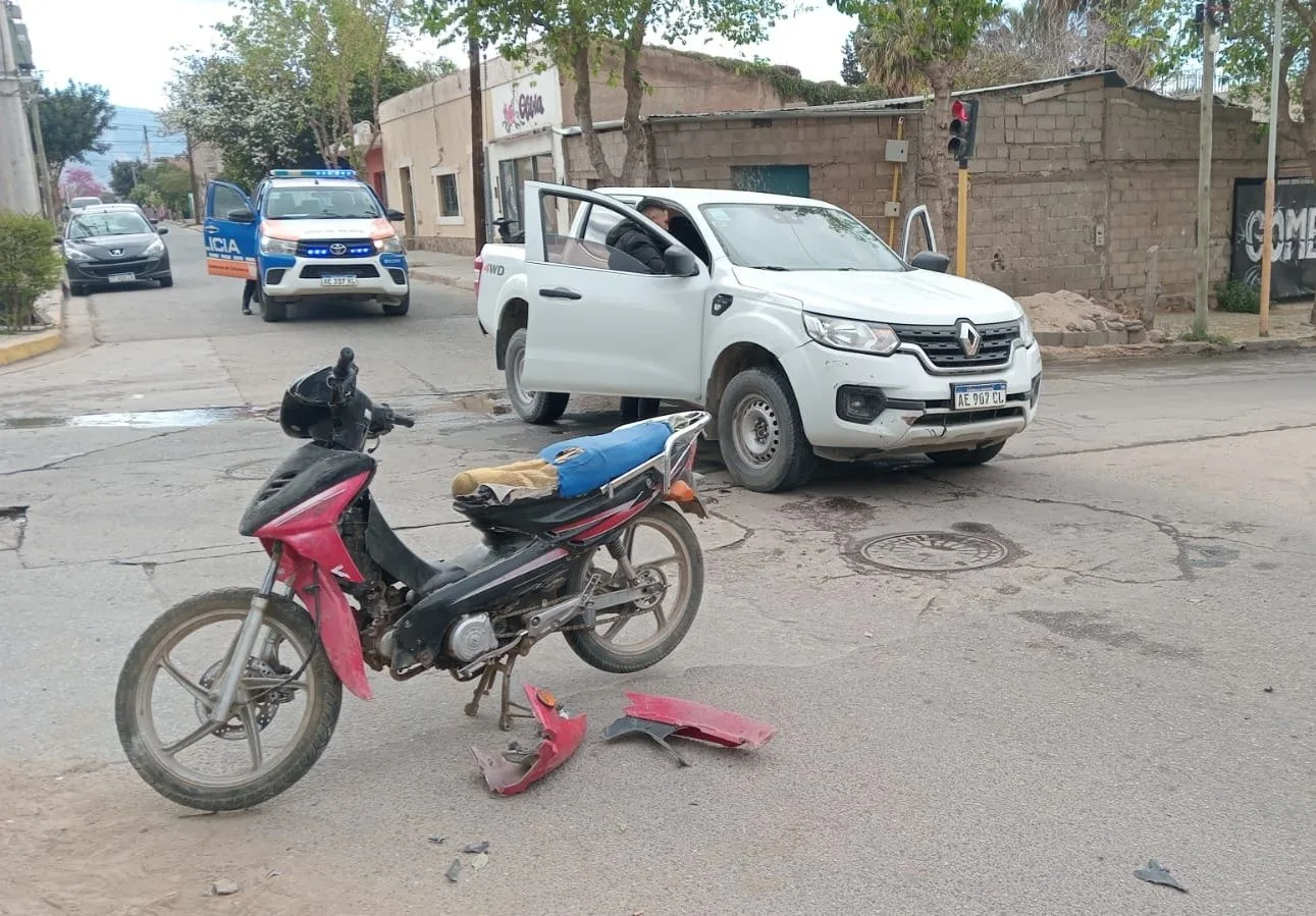 Catamarca: chocaron una moto y una camioneta en Andalgalá