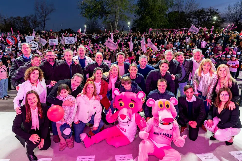 Cerró la campaña Manuel Passaglia, el candidato a diputado que se identificó con La Pantera Rosa