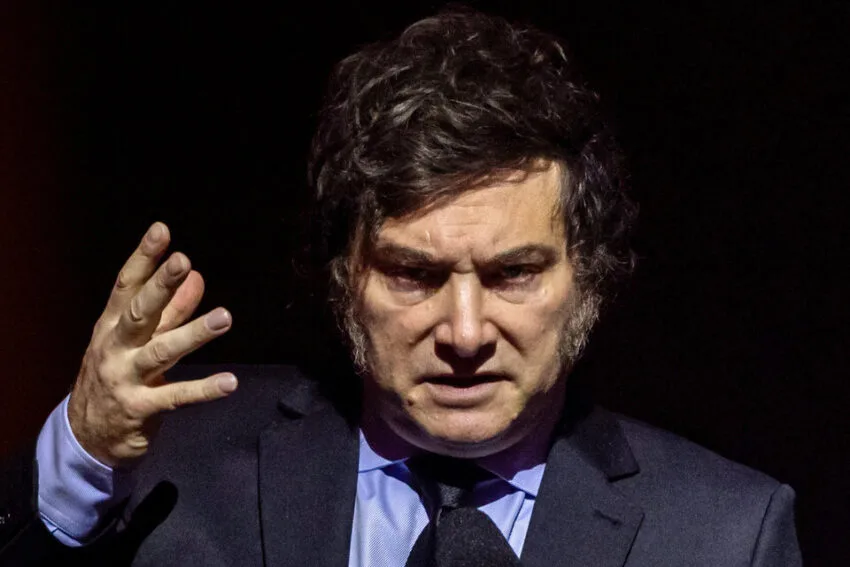 Milei publicó este viernes un violento mensaje contra la prensa en aparente violación de la veda electoral