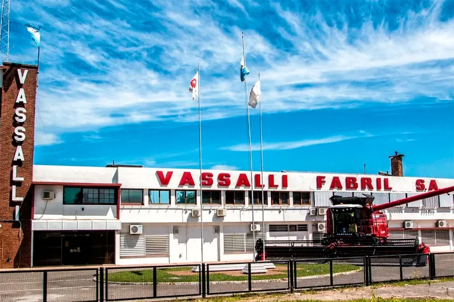 Histórica fábrica de cosechadoras está paralizada y adeuda salarios a 280 trabajadores