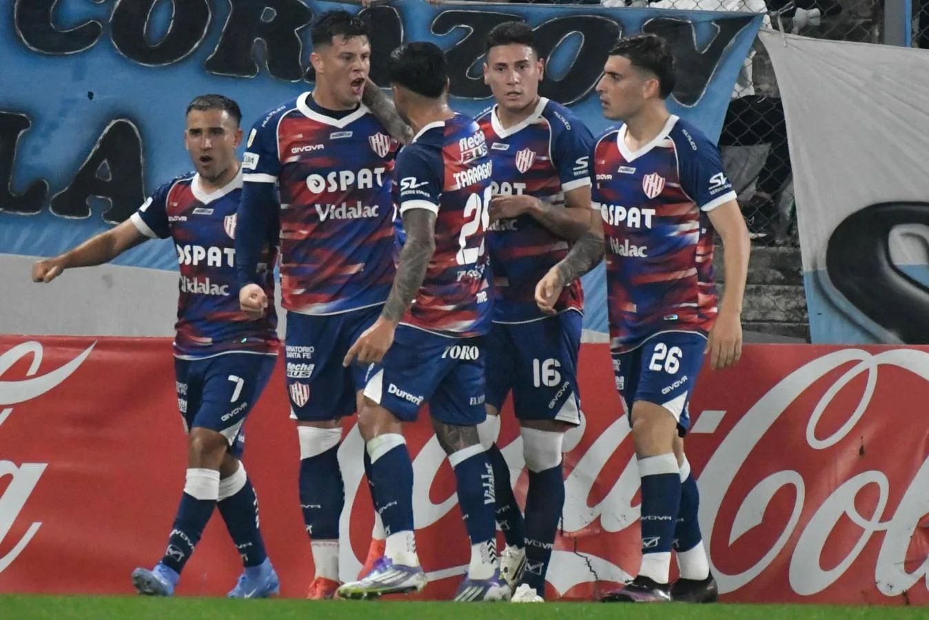 Racing volvió a perder de local, se fue silbado y quedó anteúltimo