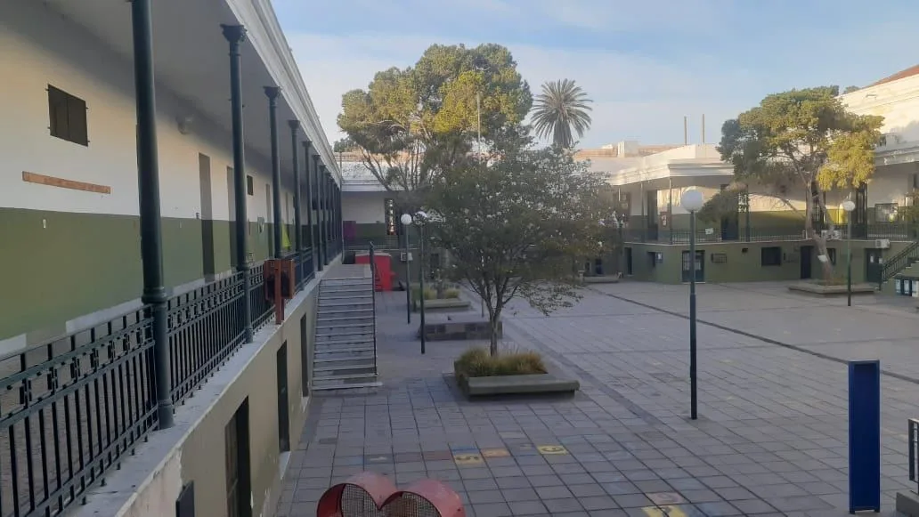 Rebelión en La Fray: el Centro de Estudiantes denunció “agresiones y humillaciones” de la directora Cora Modotti