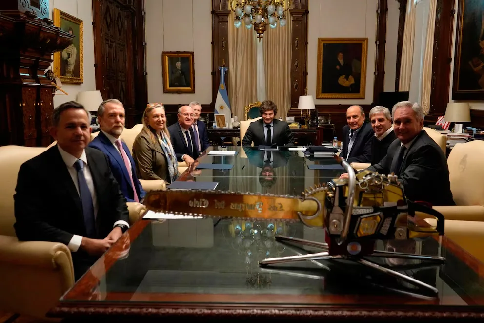 Milei y Caputo recibieron al presidente del BID