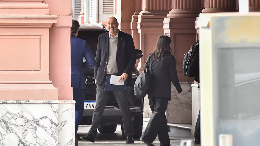 Milei conformará una mesa política con funcionarios propios y una de diálogo con los gobernadores