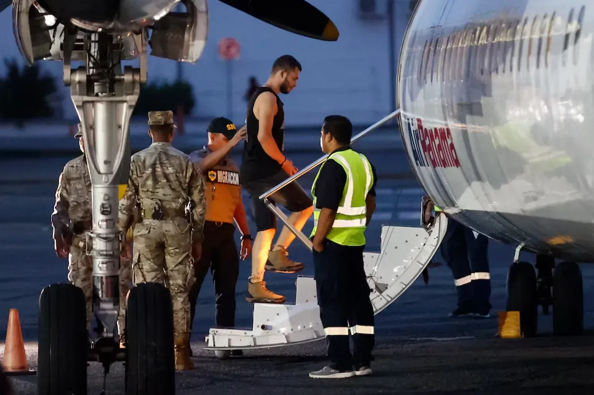 Llega al país el primer vuelo con argentinos deportados de Estados Unidos