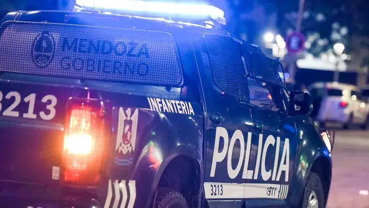 Una alumna fue con un arma a la escuela disparó tres veces