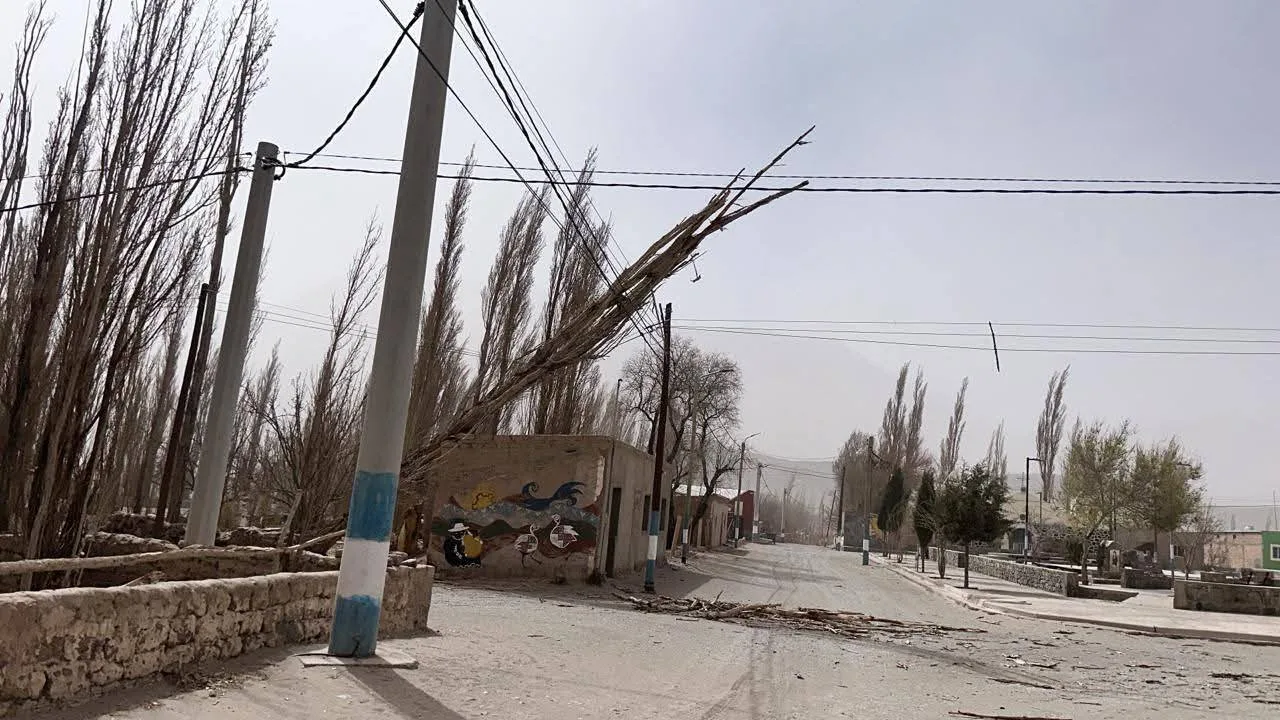 Catamarca: fuertes vientos dañaron viviendas en Antofagasta de la Sierra