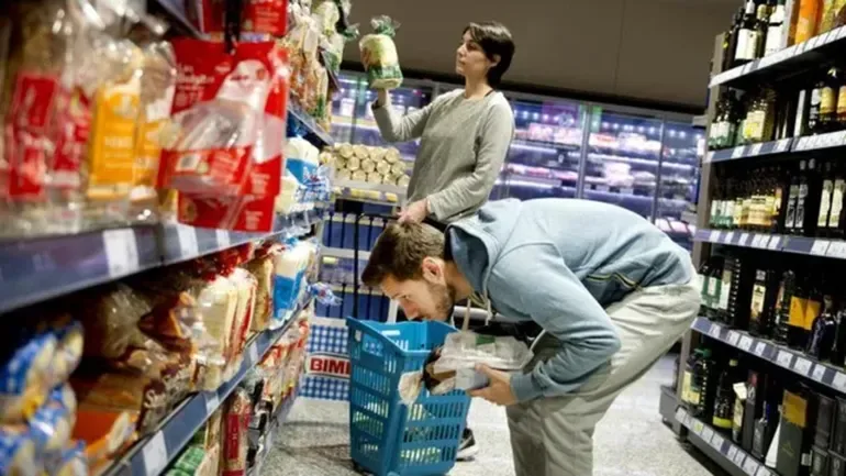 La inflación de agosto fue de 1,9% y acumuló 33,6% en los últimos doce meses