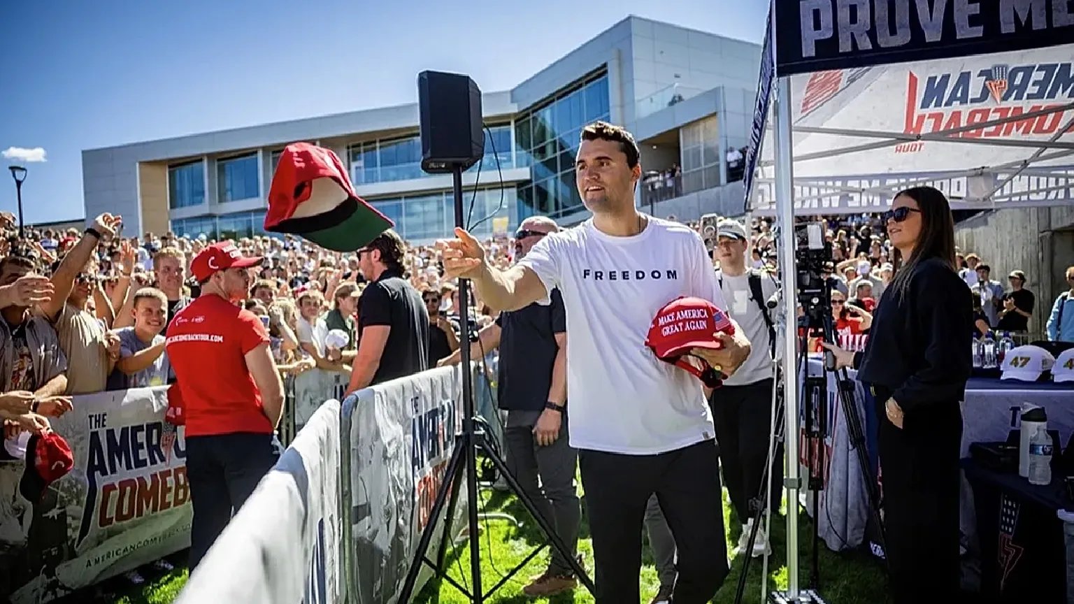 Charlie Kirk, activista aliado de Trump, murió al ser baleado en un evento universitario en Utah
