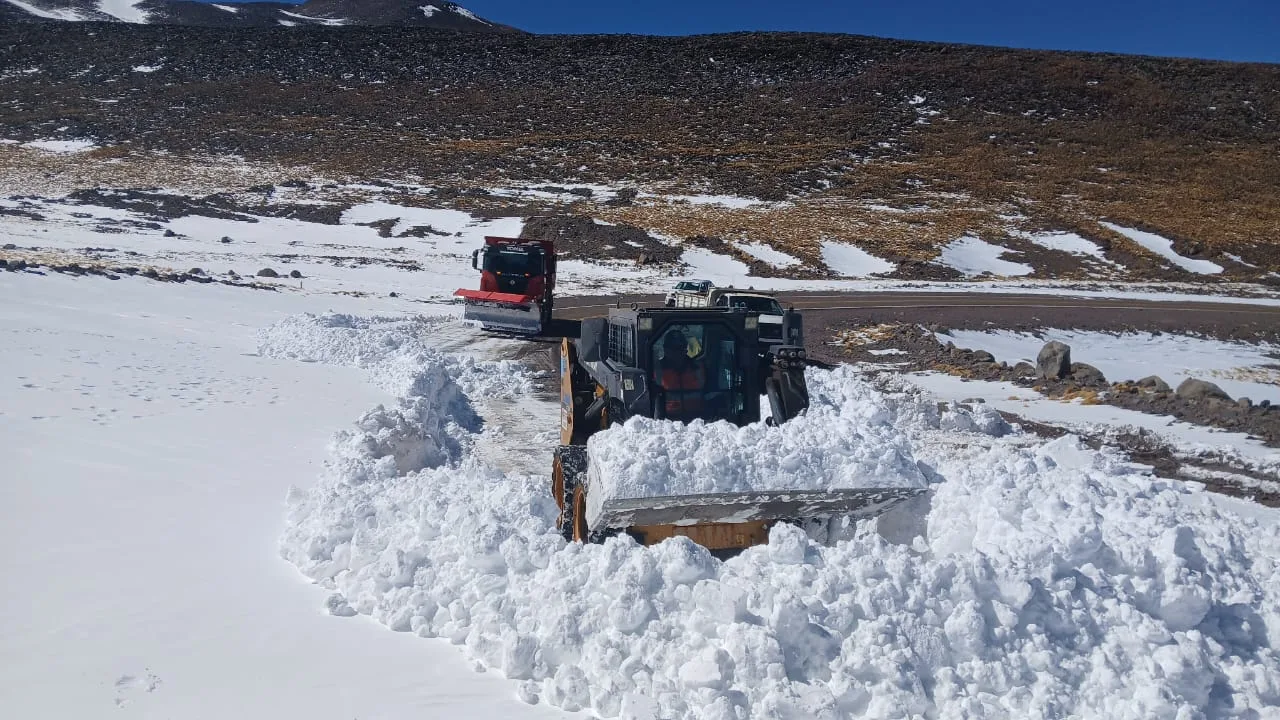 Catamarca: Vialidad Nacional trabaja en el despeje de nieve en el Paso de San Francisco