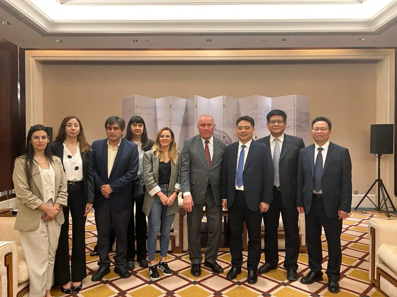 Dusso está bien de salud, en China: encabezó reunión con el vicegobernador de Fujian para fortalecer lazos