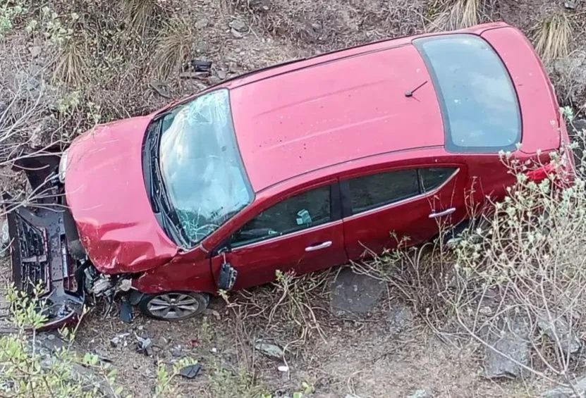 Catamarca: una pareja desbarrancó con el auto en El Rodeo