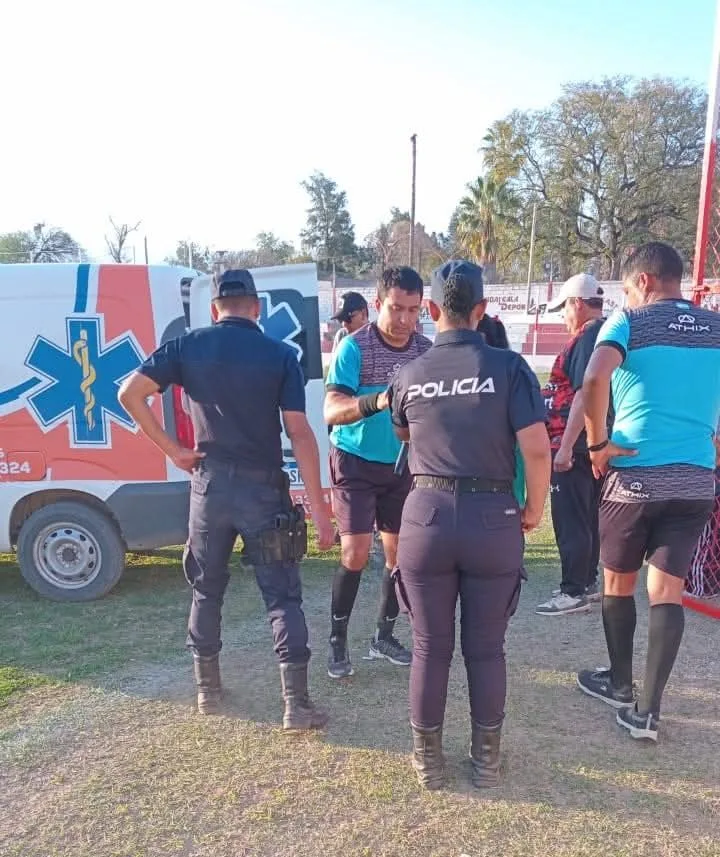 Preocupación en Andalgalá: se descompensó un juez de línea durante un partido de fútbol