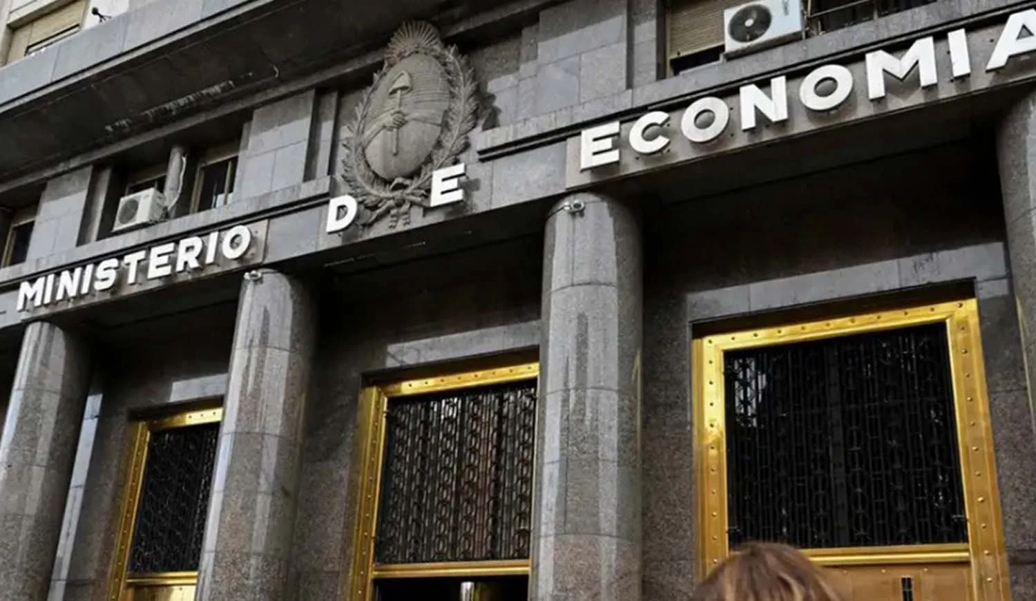 El Gobierno anunció que va a intervenir en el mercado cambiario