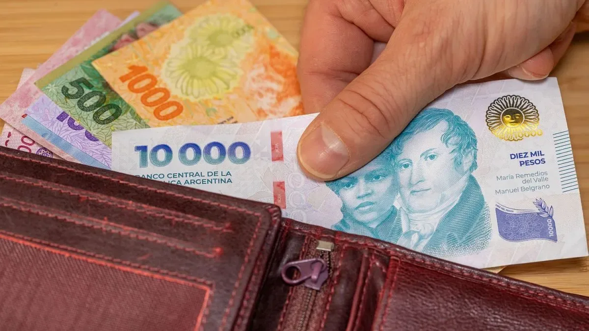 Solamente dos de cada diez trabajadores están conformes con su salario en Argentina