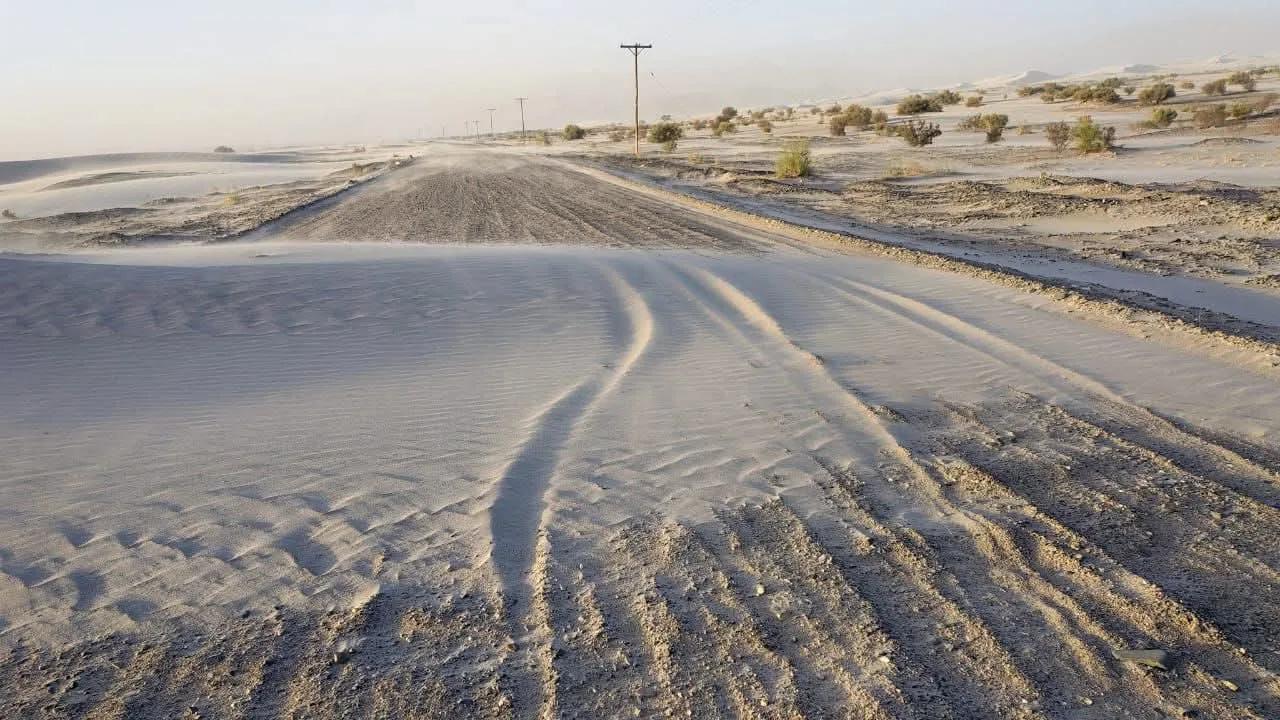 Catamarca: el viento zonda desplazó arena sobre la ruta y la dejó intransitable entre Medanitos y Tatón