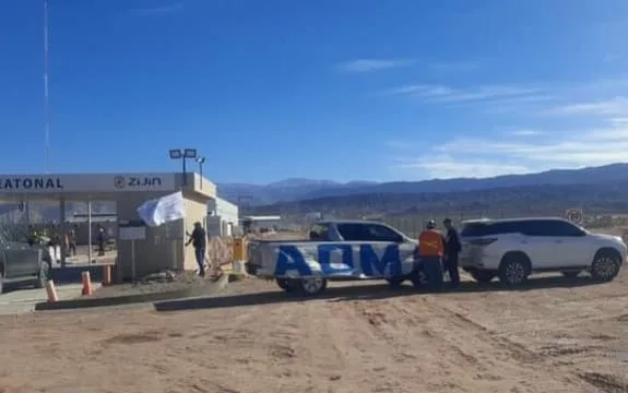 Catamarca: AOMA inició un paro en la planta de Zijin Liex por incumplimientos laborales