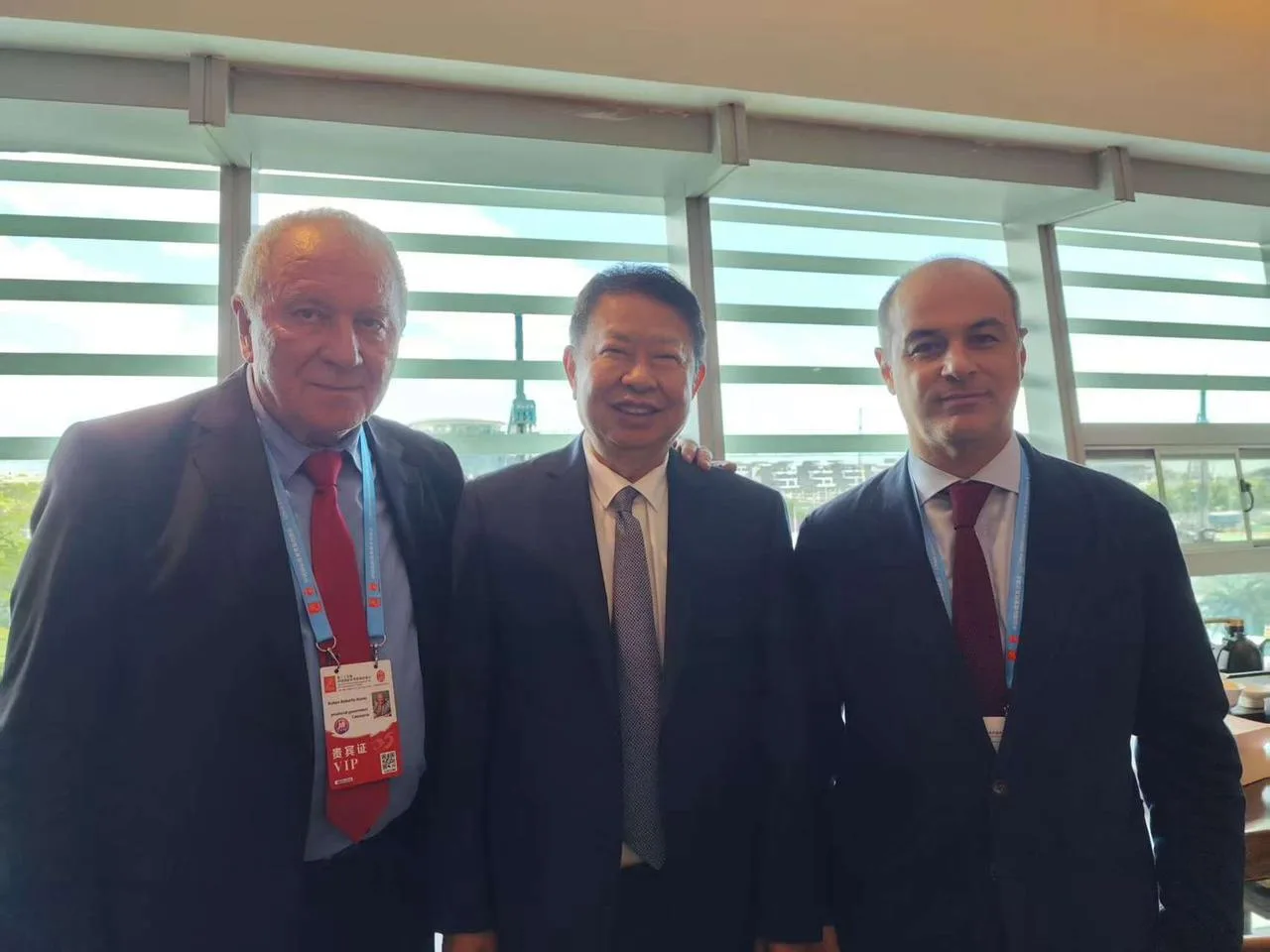 Dusso en China: se reunió con el embajador argentino y directivos de Zijin