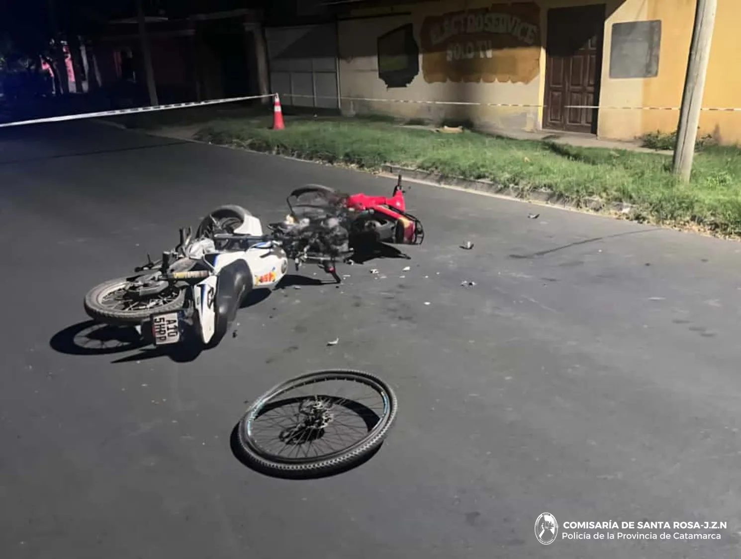 Chocaron dos motos en Valle Viejo: tres personas hospitalizadas