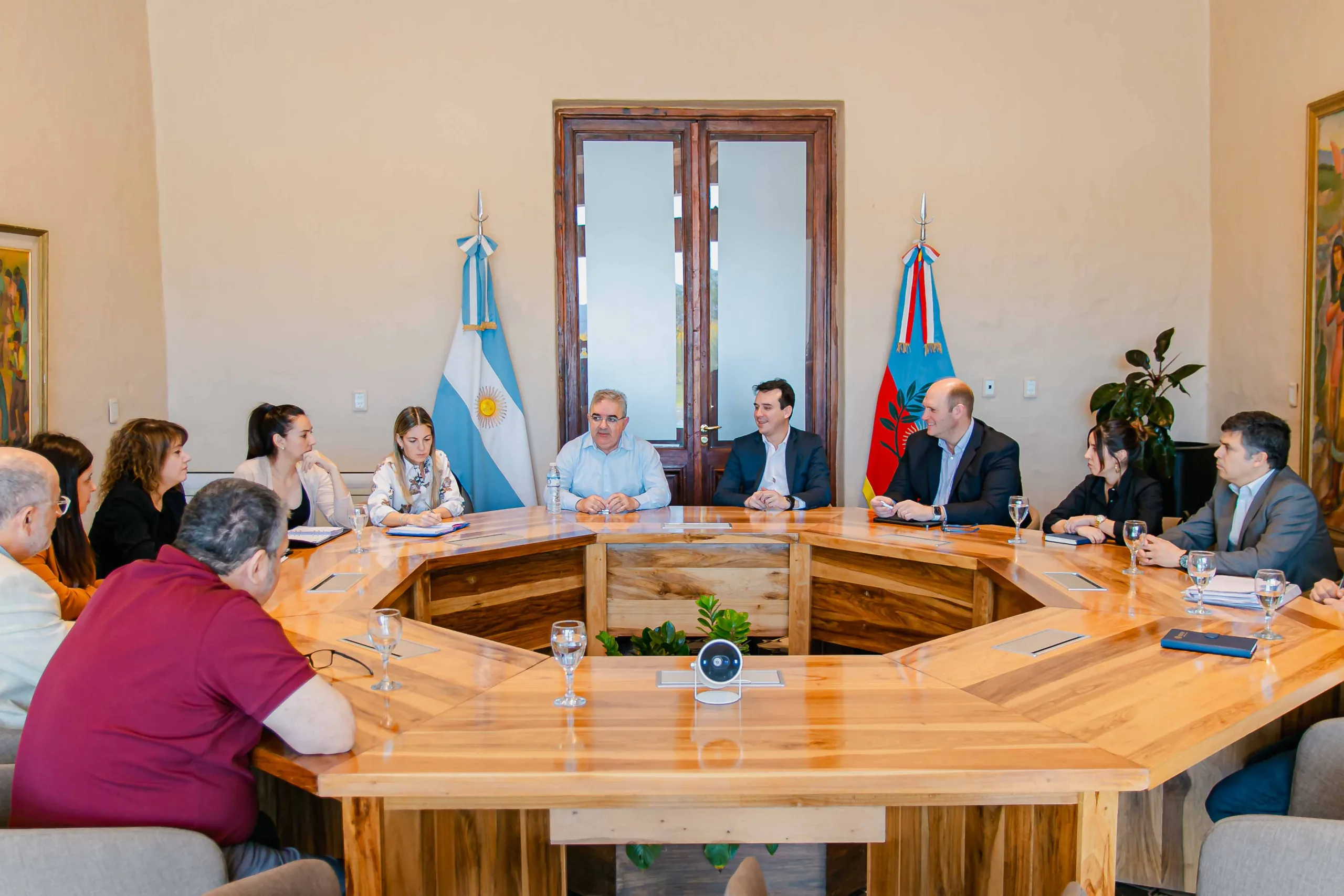 El Gobernador de Catamarca junto a su equipo analizó proyectos y plan de obras a desarrollar