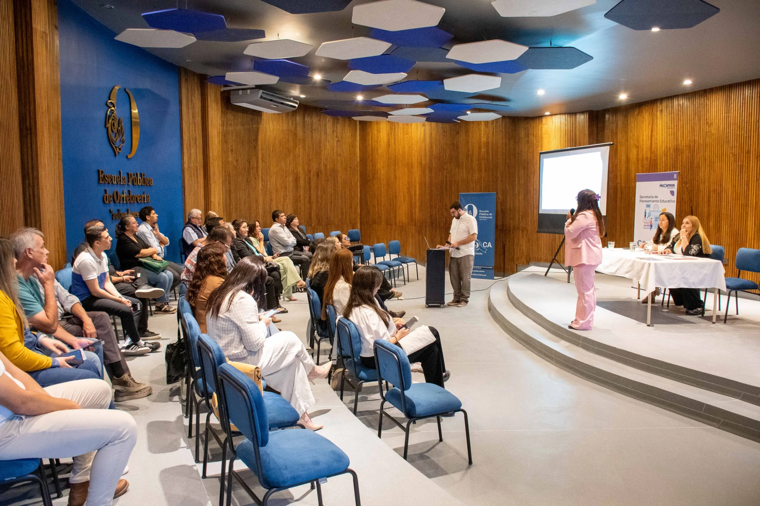 El Ministerio de Educación, Ciencia y Tecnología impulsa la innovación pedagógica en las escuelas de Catamarca