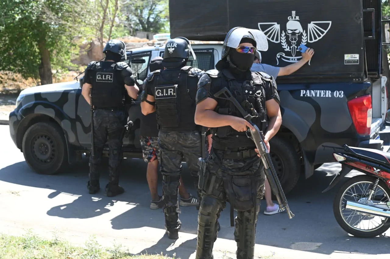 Allanan tres domicilios en Catamarca, por presuntas estafas vinculadas a EC SAPEM
