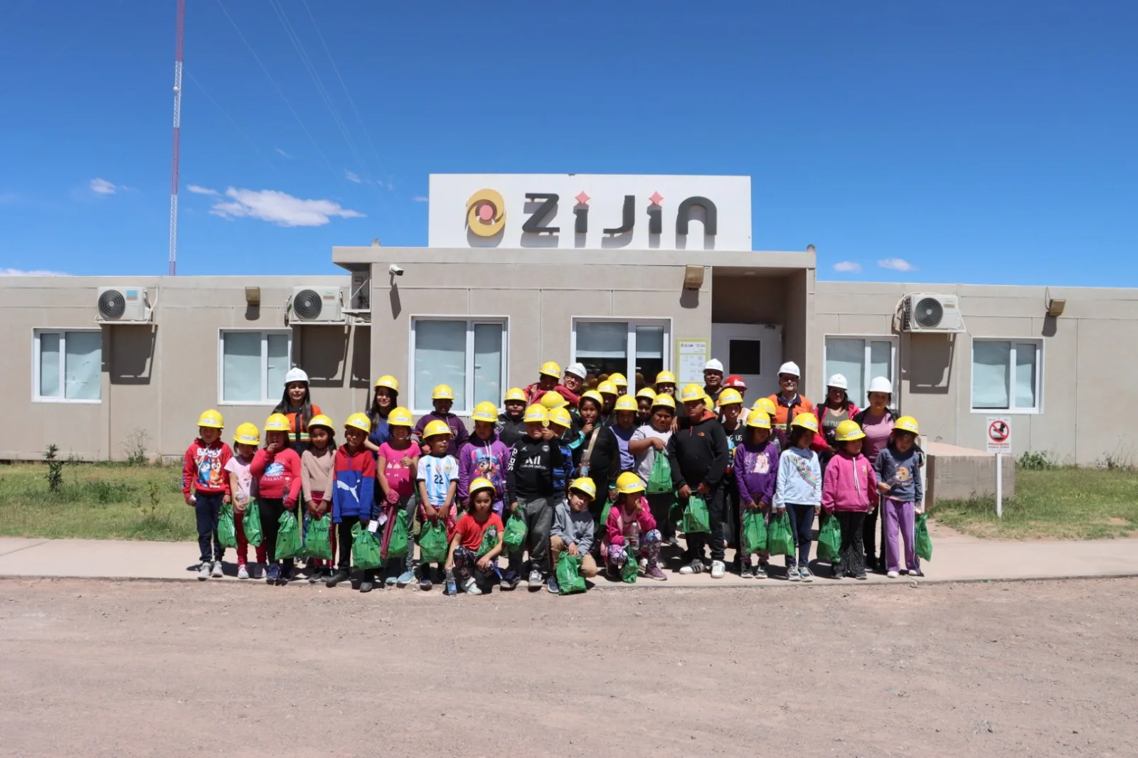 Catamarca: visita educativa a Zijin-Liex, de estudiantes y docentes de Tatón