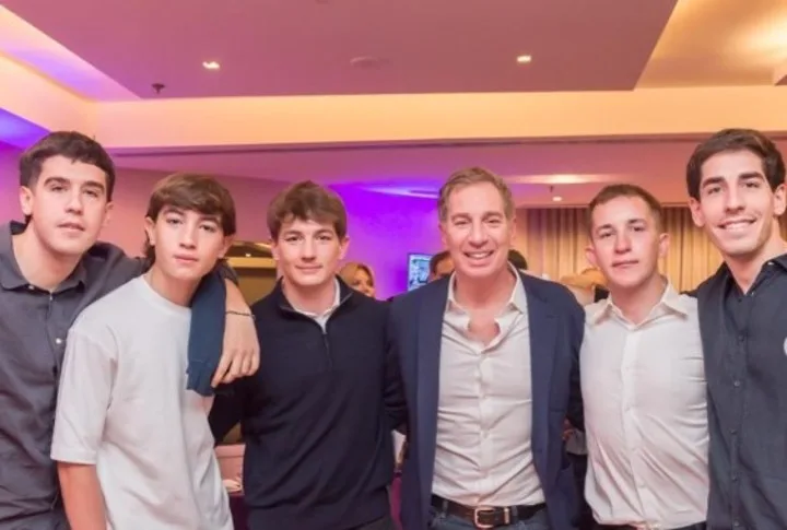 Nicanor, uno de los hijos de Diego Santilli y Nancy Pazos: apoyó a su padre y cuestionó a la periodista