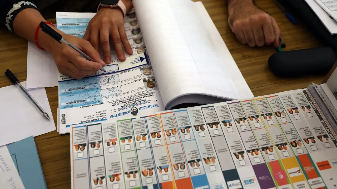 Expectativa por el escrutinio definitivo, que podría cambiar el resultado en ocho provincias