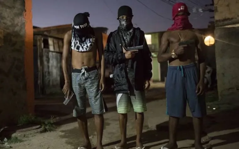 Torturas bajo hielo y “tribunales del tráfico”: la Fiscalía de Río de Janeiro reveló los brutales castigos del Comando Vermelho