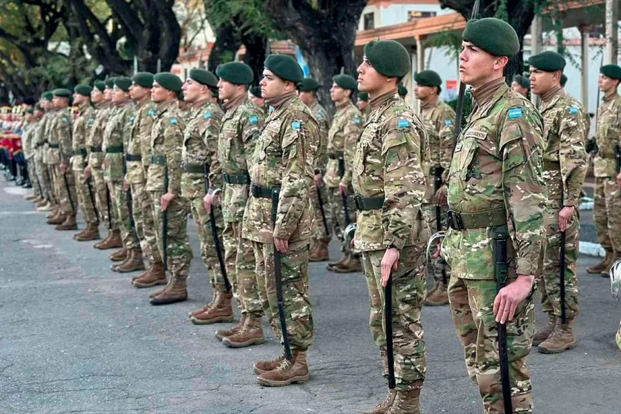 Las nuevas escalas salariales de las Fuerzas Armadas: cuánto cobran en octubre