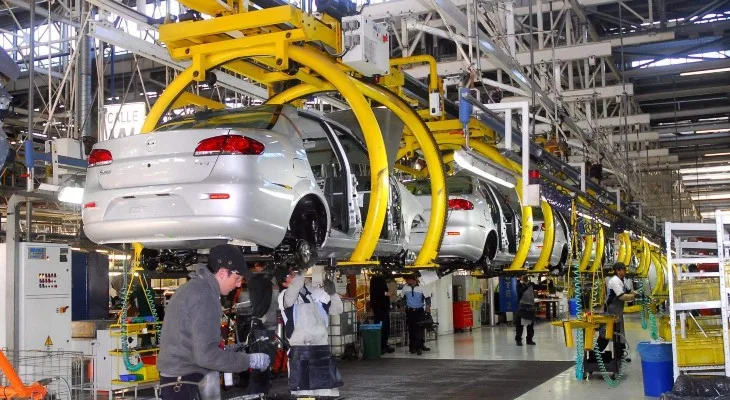 La industria automotriz registró una caída de la producción por tercer mes consecutivo