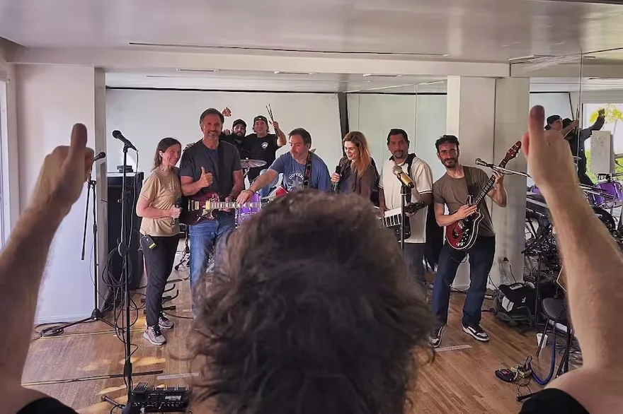 Milei compartió una foto del ensayo de la “banda presidencial” antes de la presentación de su libro