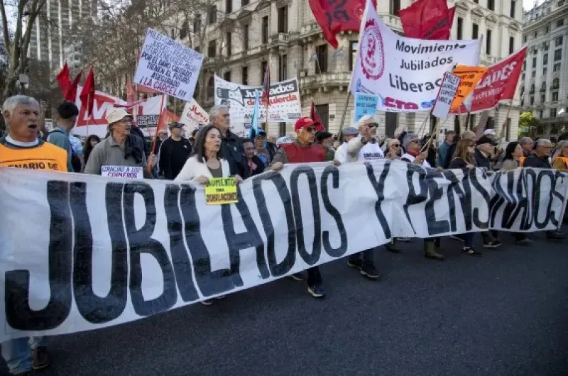 Hoy miércoles los jubilados volverán a marchar junto a las dos CTA