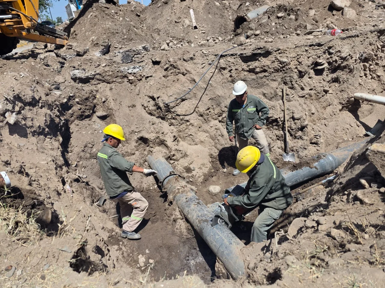 Aguas de Catamarca repara cañería en el Sur de la Capital y se resiente el servicio