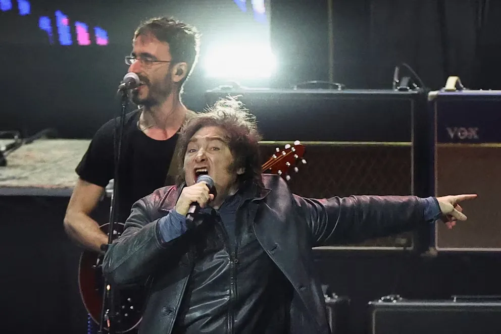 Milei cantó con su banda y le advirtió al kirchnerismo: “Pudieron ganar un round, pero no la batalla”