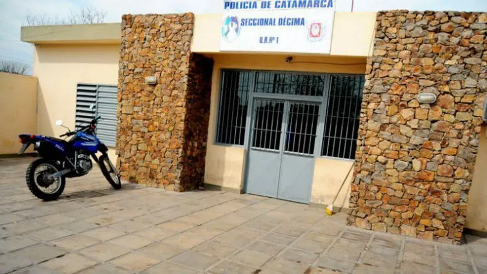 Denuncian a una mujer policía de Catamarca por vejaciones a tres jóvenes efectivos