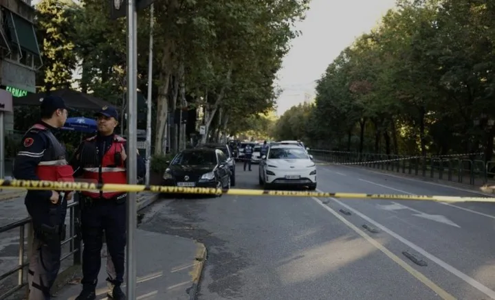 En pleno juicio el acusado se paró y mató de cuatro disparos al juez