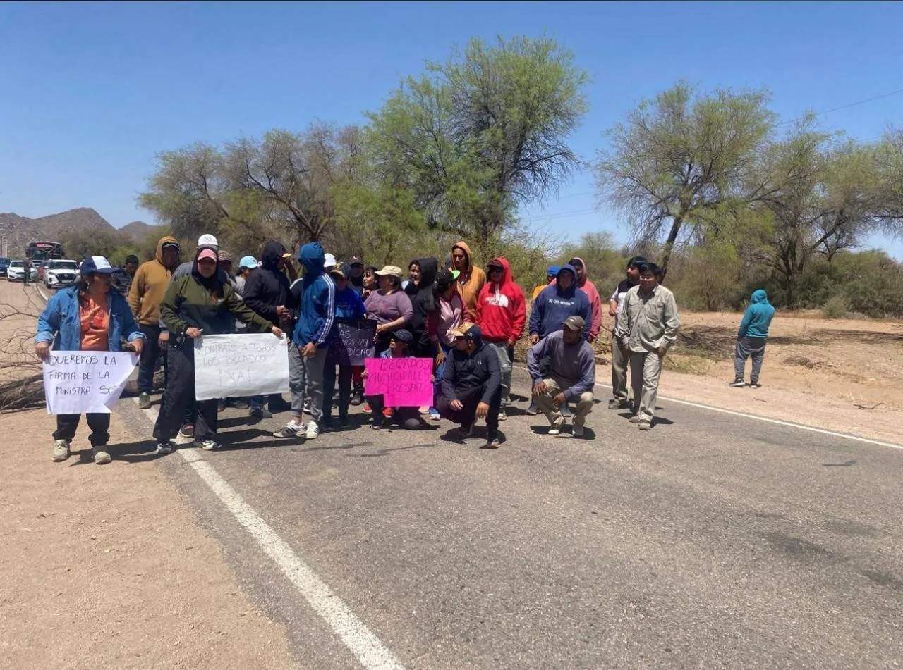 Catamarca: sigue el corte de ruta de becados en Tinogasta, pidiendo estabilidad laboral